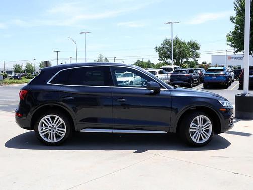 Moonlight Blue Metallic 2019 Audi Q5 2.0T Premium Plus