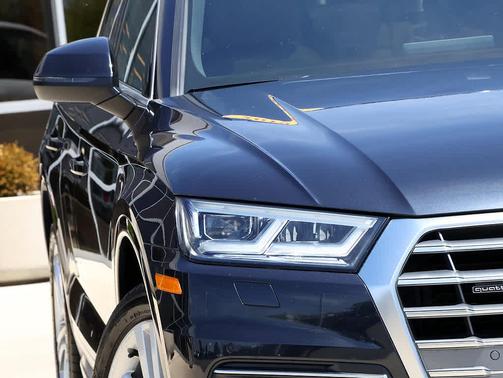 Moonlight Blue Metallic 2019 Audi Q5 2.0T Premium Plus