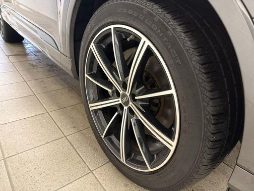 2023 Audi Q7 55 Premium Plus