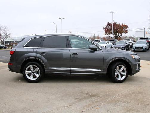 2023 Audi Q7 45 Premium Plus
