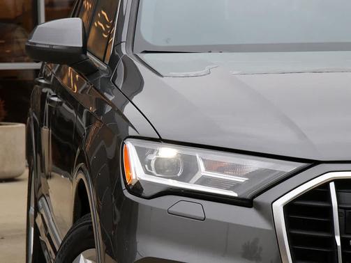 2023 Audi Q7 45 Premium Plus