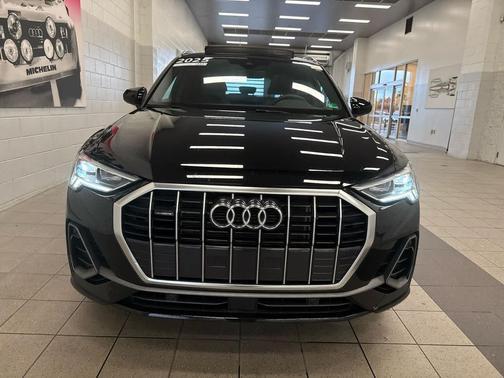 2025 Audi Q3 Premium 45 TFSI S line quattro Tiptronic