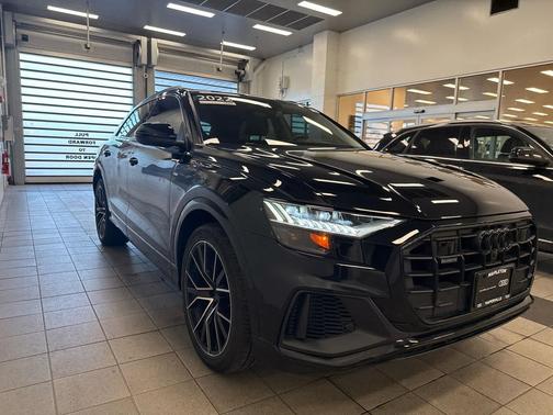 Mythos Black Metallic 2022 Audi Q8 55 Prestige