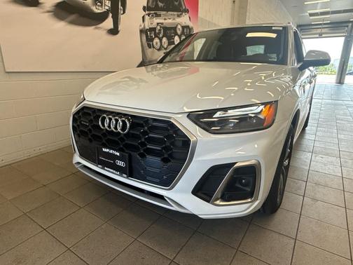 Glacier White Metallic 2023 Audi Q5 45 S line Premium