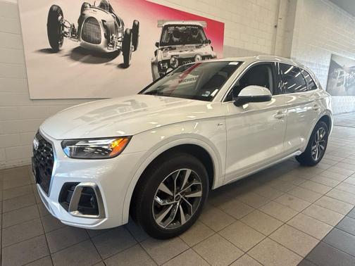 Glacier White Metallic 2023 Audi Q5 45 S line Premium