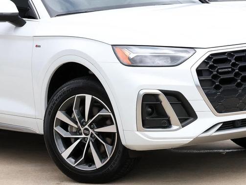 Glacier White Metallic 2023 Audi Q5 45 S line Premium