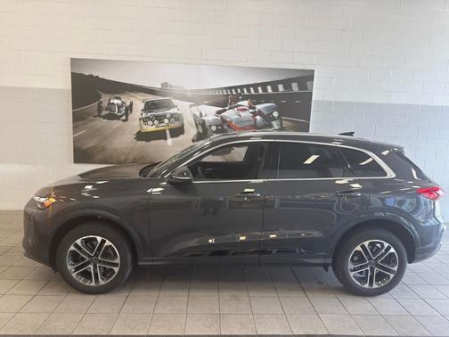 Tambora Gray Metallic 2025 Audi Q5 Premium TFSI quattro S tronic