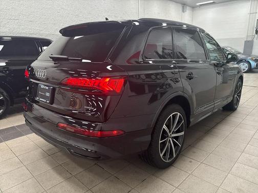 2023 Audi Q7 55 Premium Plus