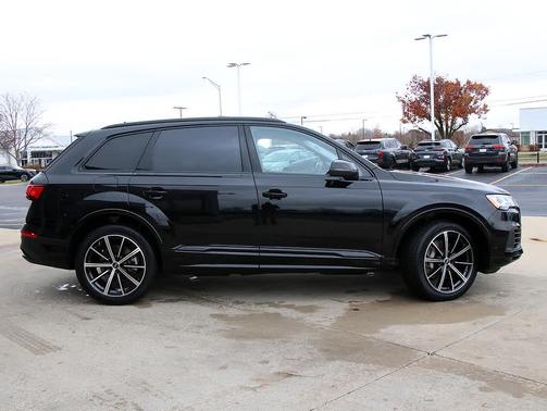 2023 Audi Q7 55 Premium Plus