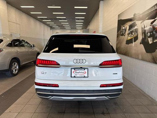 2020 Audi Q7 45 Premium Plus