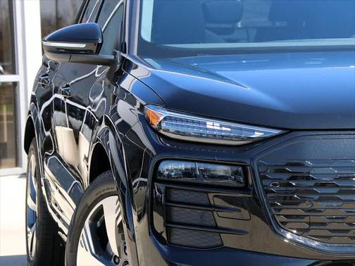 2025 Audi Q6 e-tron Premium Plus quattro