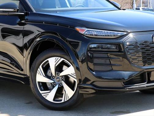2025 Audi Q6 e-tron Premium Plus quattro