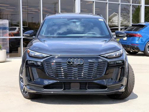 Daytona Gray Pearl Effect 2027 Audi SQ6 e-tron Premium Plus