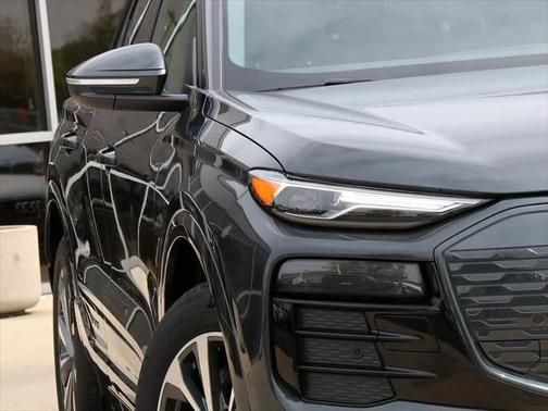 2025 Audi Q6 e-tron Premium quattro