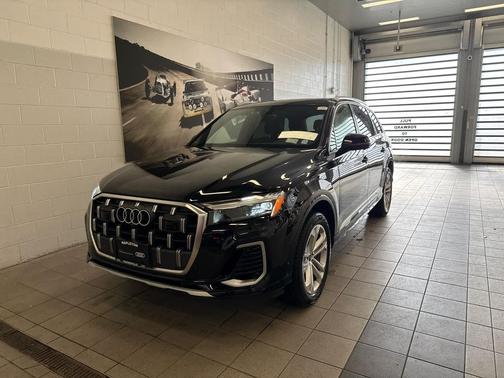 2025 Audi Q7 55 Premium Plus