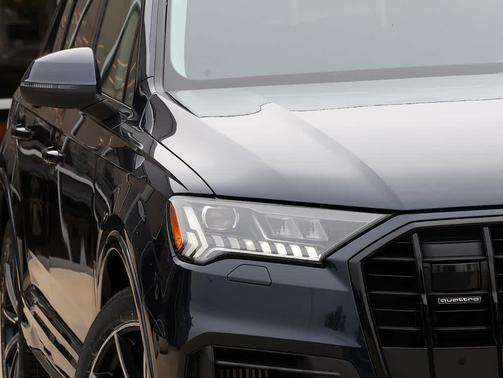 Waitomo Blue Metallic 2023 Audi Q7 55 Premium Plus