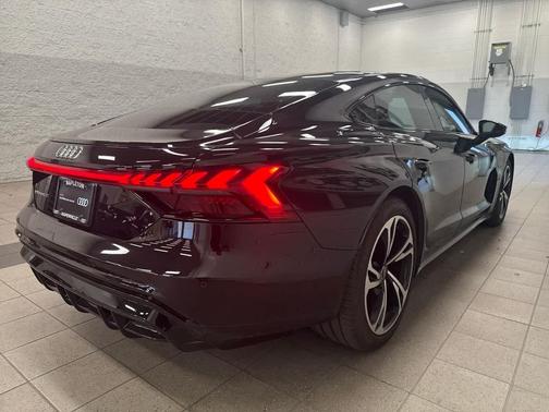2022 Audi e-tron GT Premium Plus