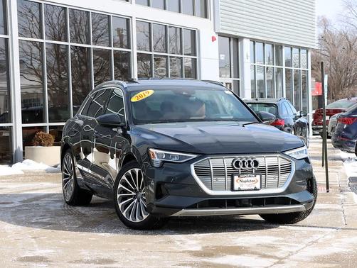 2019 Audi e-tron Premium Plus
