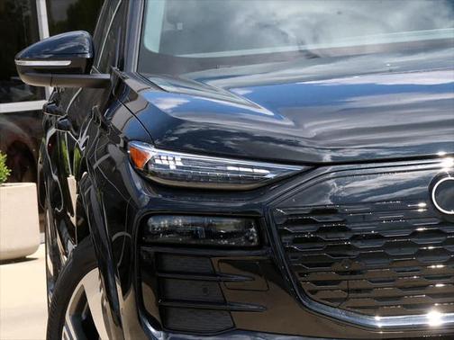 2025 Audi Q6 e-tron Premium Plus quattro