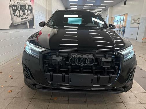 2025 Audi Q7 55 Premium Plus
