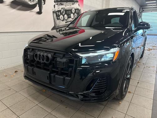 2025 Audi Q7 55 Premium Plus