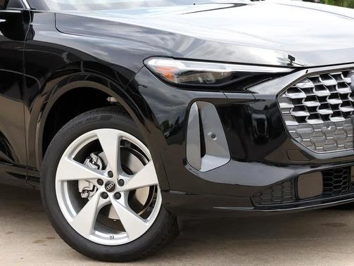 Mythos Black Metallic 2026 Audi Q5 Premium Plus TFSI quattro S tronic