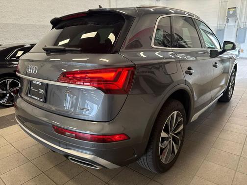 Daytona Gray Pearl Effect 2023 Audi Q5 45 S line Premium Plus