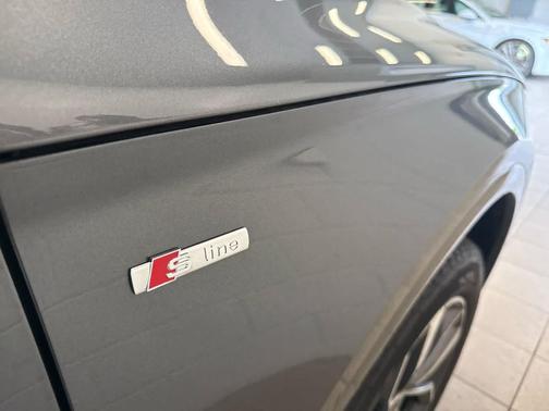 Daytona Gray Pearl Effect 2023 Audi Q5 45 S line Premium Plus