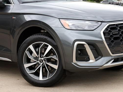 Daytona Gray Pearl Effect 2023 Audi Q5 45 S line Premium Plus