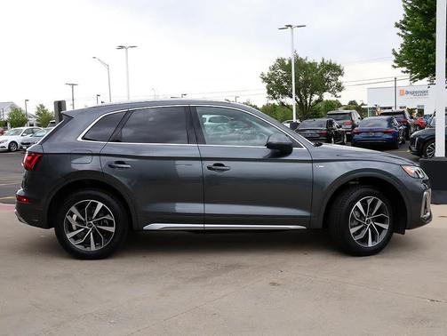 Daytona Gray Pearl Effect 2023 Audi Q5 45 S line Premium Plus