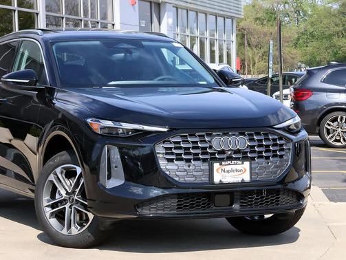 Mythos Black Metallic 2026 Audi Q5 Premium TFSI quattro S tronic