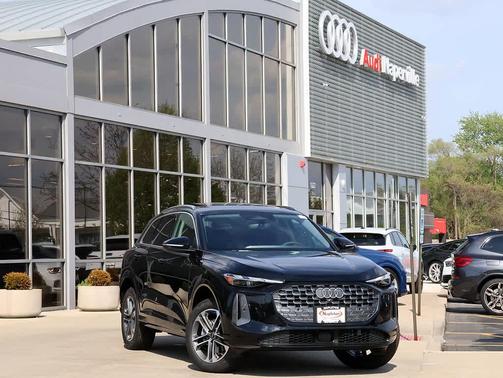 Mythos Black Metallic 2026 Audi Q5 Premium TFSI quattro S tronic