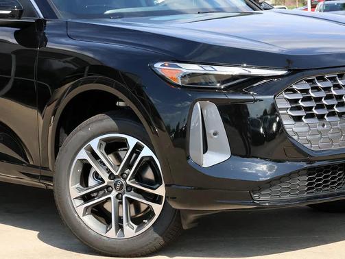 Mythos Black Metallic 2026 Audi Q5 Premium TFSI quattro S tronic