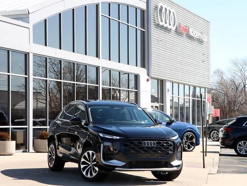 Mythos Black Metallic 2026 Audi Q3 TFSI quattro S tronic