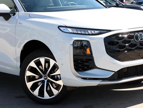 Glacier White Metallic 2026 Audi Q3 TFSI quattro S tronic