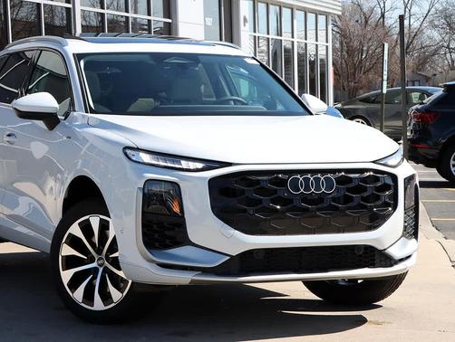 Glacier White Metallic 2026 Audi Q3 TFSI quattro S tronic