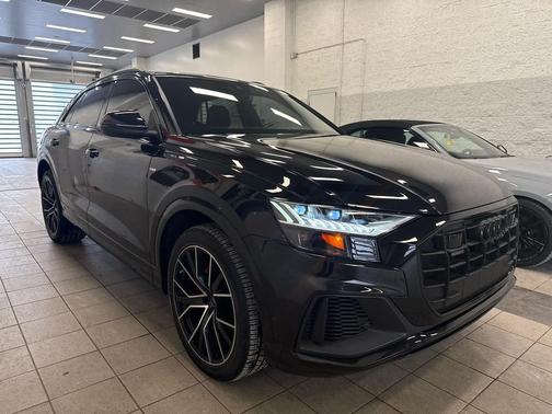 2023 Audi Q8 55 Premium Plus