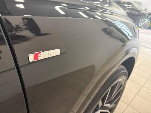 2023 Audi Q8 55 Premium Plus