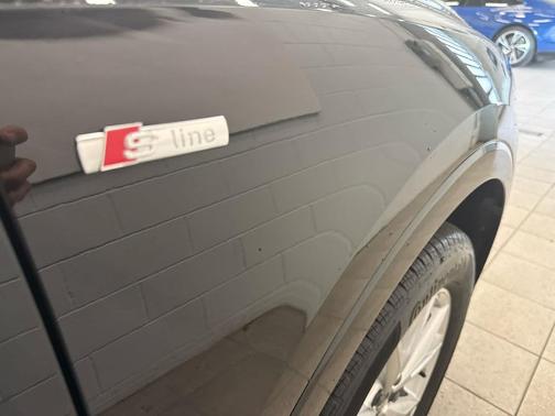 Mythos Black Metallic 2025 Audi Q3 Premium 45 TFSI S line quattro Tiptronic