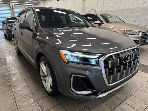 2025 Audi Q7 55 Premium Plus
