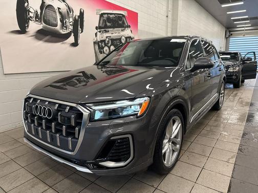2025 Audi Q7 55 Premium Plus