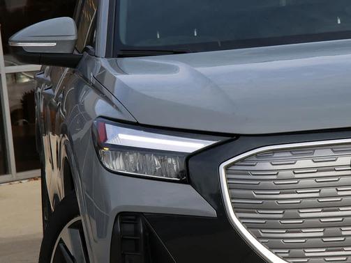 2022 Audi e-tron Premium Plus