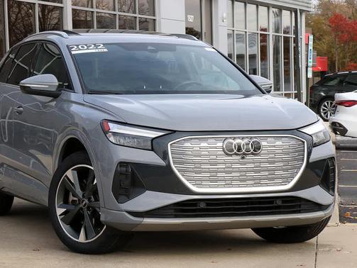 2022 Audi e-tron Premium Plus