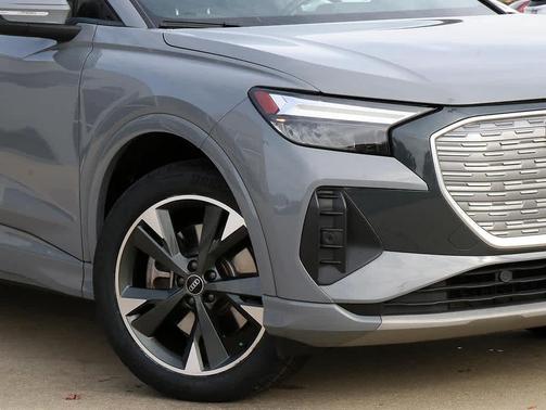 2022 Audi e-tron Premium Plus