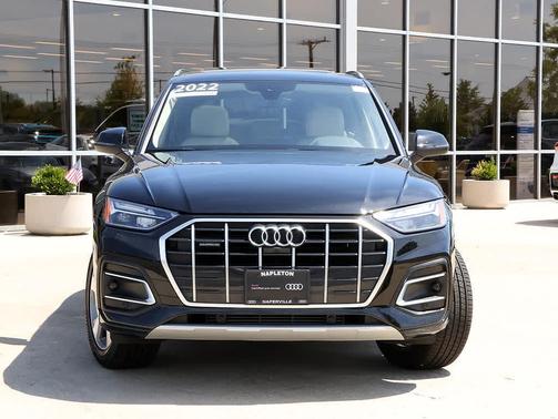 Mythos Black Metallic 2022 Audi Q5 40 Premium Plus