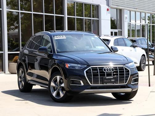 Mythos Black Metallic 2022 Audi Q5 40 Premium Plus