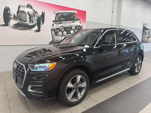 Mythos Black Metallic 2022 Audi Q5 40 Premium Plus