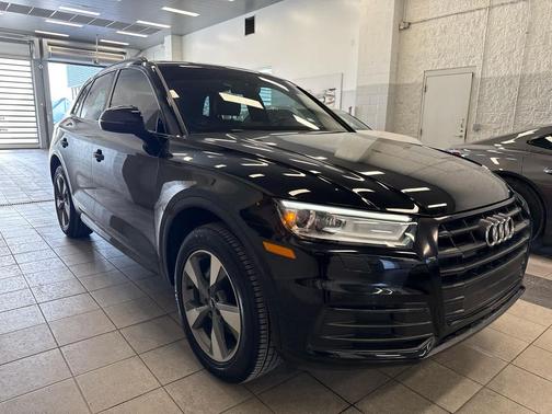 2020 Audi Q5 45 Titanium Premium