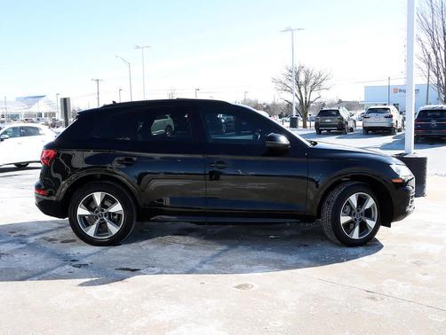 2020 Audi Q5 45 Titanium Premium