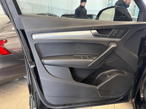 2020 Audi Q5 45 Titanium Premium
